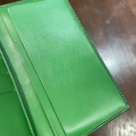 Authentic Louis Vuitton bifold wallet - Picture 8 of 13